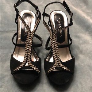 Ring in New Years🍾 in these Sparkly ✨ Beauty’s